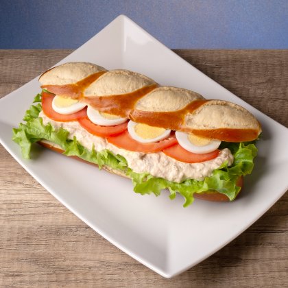 Sandwich Pain Bretzel Niçois Thon