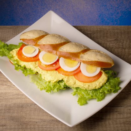 Sandwich Pain Bretzel Niçois Poulet